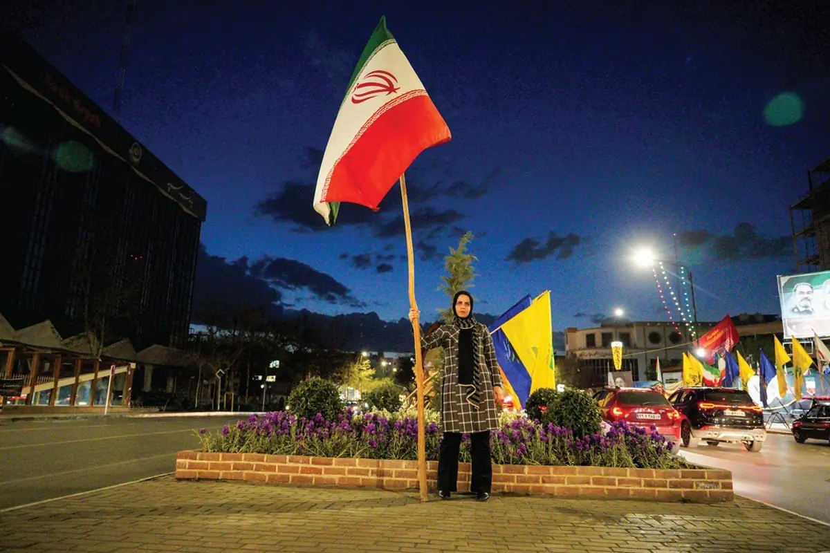ساخت المان دائمی پرچمداری مشهدیها در چهارراه احمدآباد