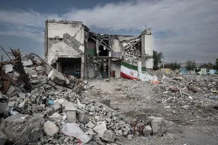  عکس یادگاری معلم با شاگردانش که برای همیشه در میناب جا ماند + عکس