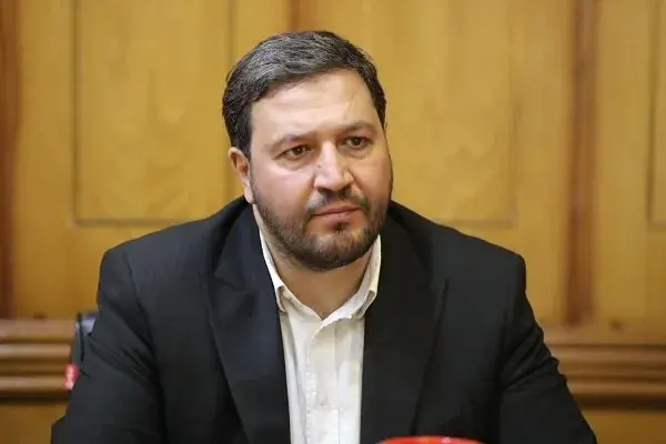 رشیدی: دولت هنوز برنامهای برای بنزین ندارد/ باید با مردم شفاف صحبت کنیم+فیلم