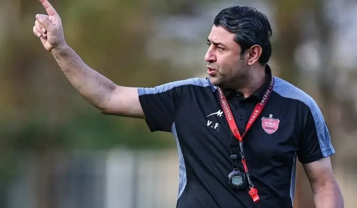 فاضلی مربی پرسپولیس: اگر اورونوف و سرگیف هم بودند، باز هم شکست میخوردیم/ تارتار برای برد تعویض کرد