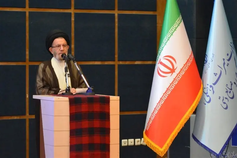  تکمیل راه‌آهن و تقویت پروازها؛ 2 مطالبه نماینده ولی‌فقیه در لرستان - تسنیم
