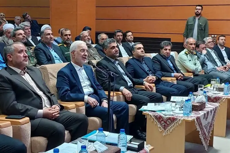 نیروگاه خورشیدی10مگاواتی خوسف توسط وزیر کشور افتتاح شد - تسنیم
