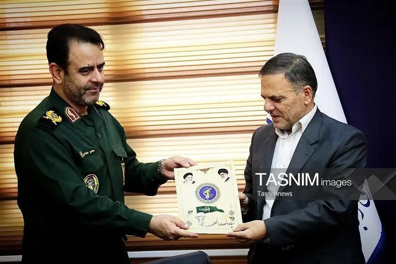 تجلیل فرمانده سپاه زنجان از استاندار - تسنیم