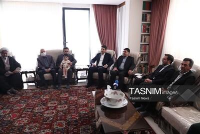دیدار وزیر ارتباطات با خانواده شهید اردشیر رئیسی تصاویر - تسنیم