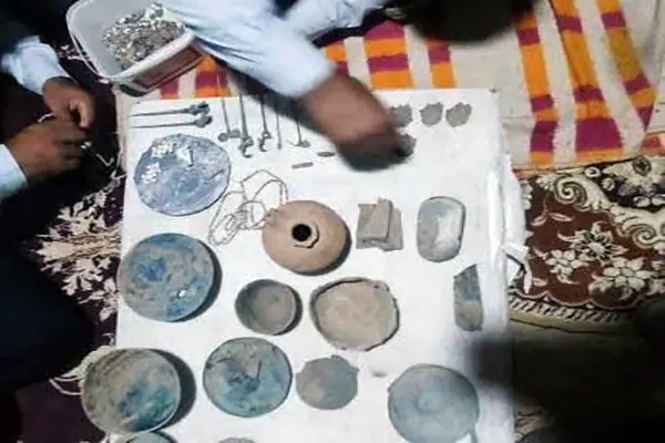 کشف ۶۱ قطعه تاریخی و باستانی در مرودشت | آخرین خبر