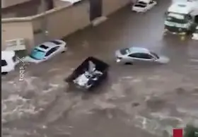  سیل در طائف عربستان خودروها را با خود برد | آخرین خبر