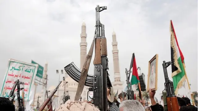 حمله موشکی یمن به انبار نظامی عربستان در المخا