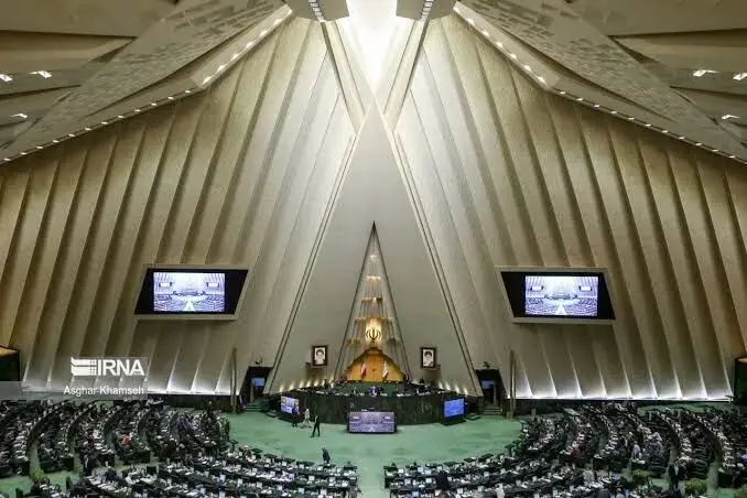 مجلس در پیچ قانونی