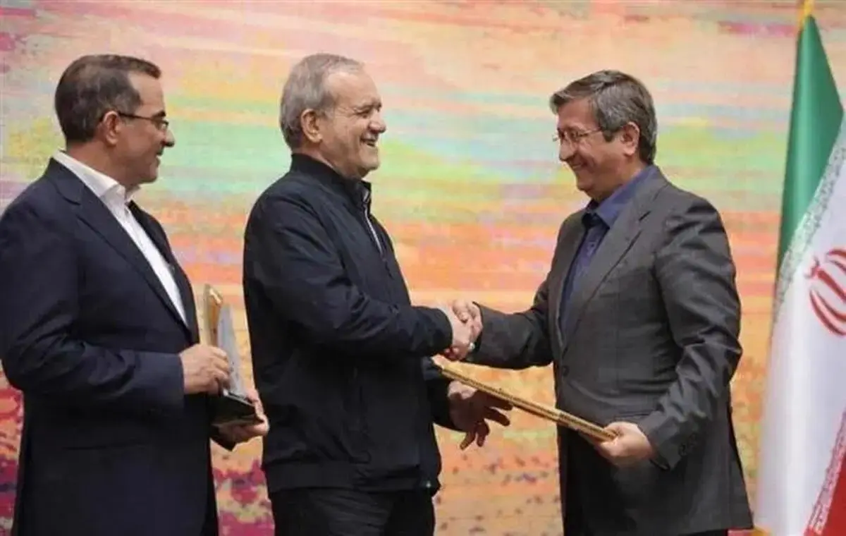 تقدیر پزشکیان از همتی پس از ثبت دلار ۲۰۰ تومانی!