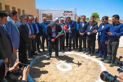  کلنگ‌زنی پلاتوی 500 متری مجتمع فرهنگی آیت‌الله خاتمی در اردکان