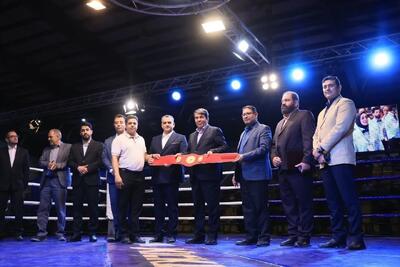  نخستین کمربند اهدایی فدراسیون انجمن‌های ورزش‌های رزمی به استاندار کرمان اهدا شد