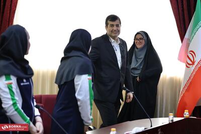 نشست تیم وزنه برداری دختران با وزیر ورزش و جوانان