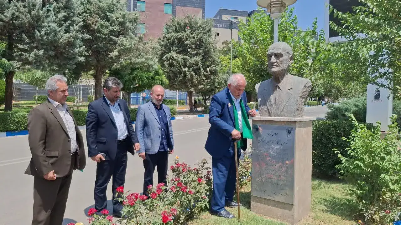 بازدید رئیس هیأت امنای ستاد مردمی دیه از دانشگاه آزاد اسلامی واحد کرج