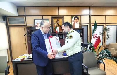  تقدیر فرمانده انتظامی کرج از فرماندار شهرستان به مناسبت هفته دولت