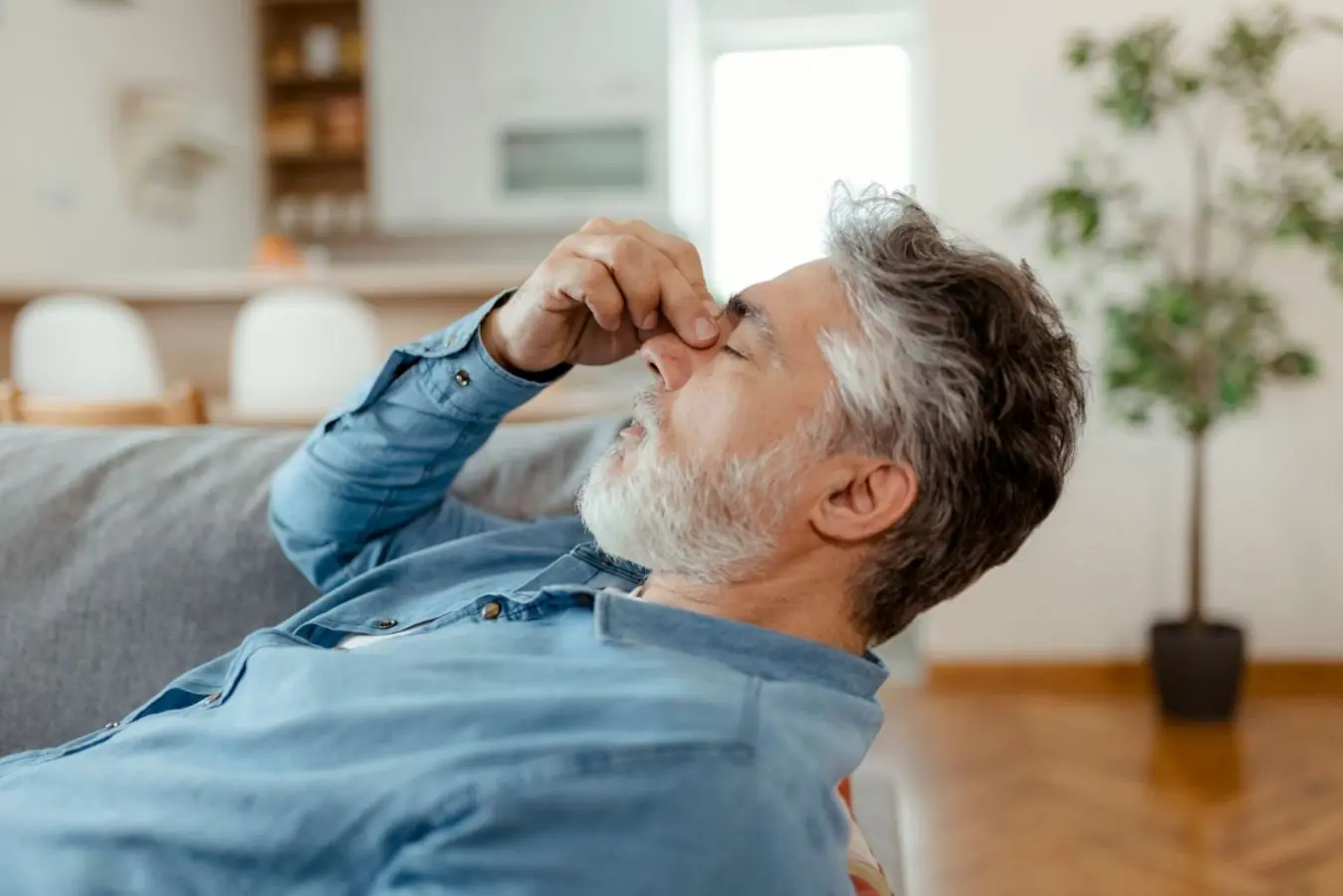  سرگیجه چرخشی (Vertigo)؛ چرا خانه دور سر شما می چرخد و چگونه آن را درمان کنیم؟