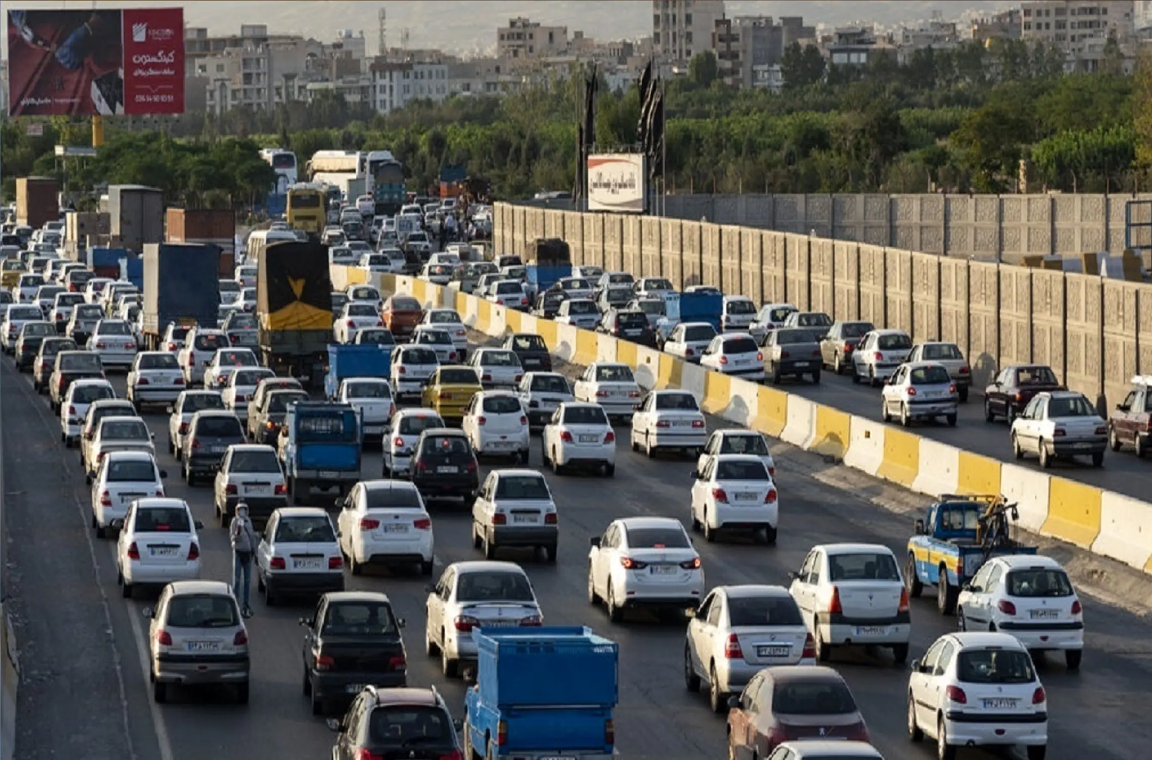  شوک شبانه به ترافیک تهران/ زمان سفر در تهران ۱۰ درصد افزایش یافت/ چرا همزمان «مترو و خیابان» شلوغ شد؟