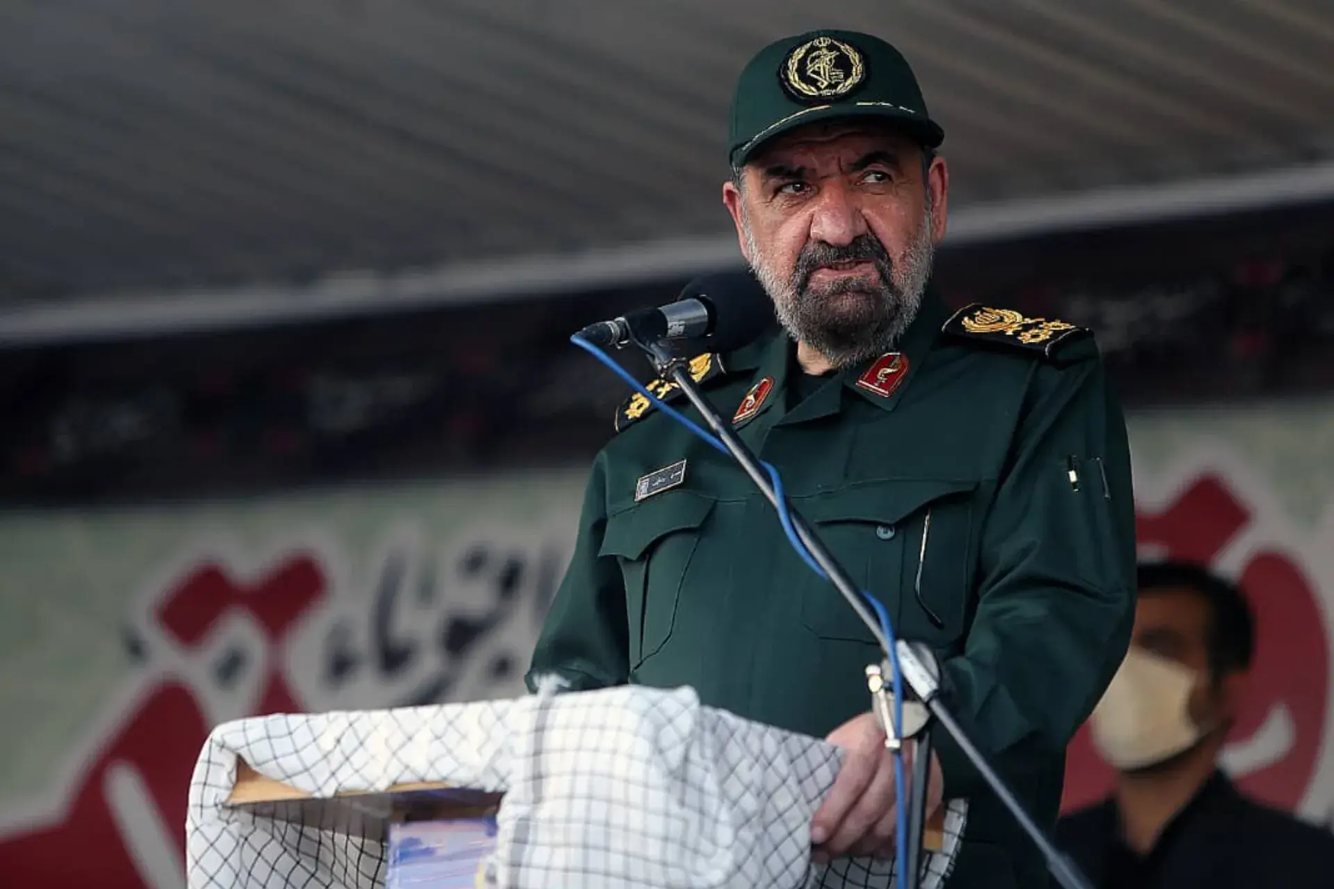  محسن رضایی: ایران فهرستی از شروط خود را برای انتقال به آمریکایی‌ها آماده کرده؛ در حال حاضر یک مسیر موقت و مشخص برای عبور کشتی‌ها در وسط تنگه را مجاز دانسته‌ایم، به شرطی که آینده تردد در آن وابسته به تفاهم‌نامه با واشنگتن باشد/ به دنبال جنگ نیستیم، اما خود را برای مرحله‌ای جدید آماده می‌کنیم/ توقف  …