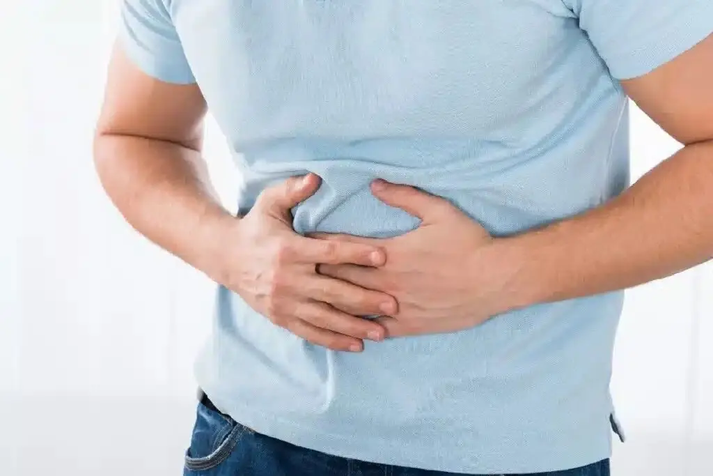 ریفلاکس طولانیمدت میتواند موجب زخم و تنگی مری شود