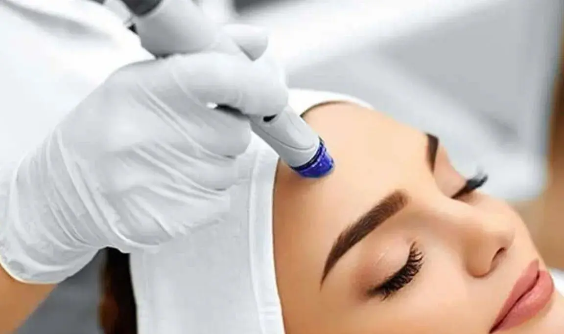 چرا پوست بعد از پاکسازی احساس کشیدگی و سفتی پیدا میکند؟