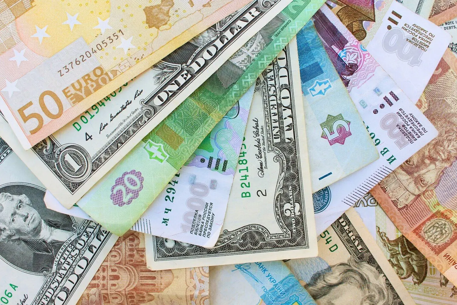 نرخ جدید ارز در بازار آزاد؛ قیمت دلار، یورو و پوند امروز پنجشنبه ۵ شهریور ۱۴۰۵