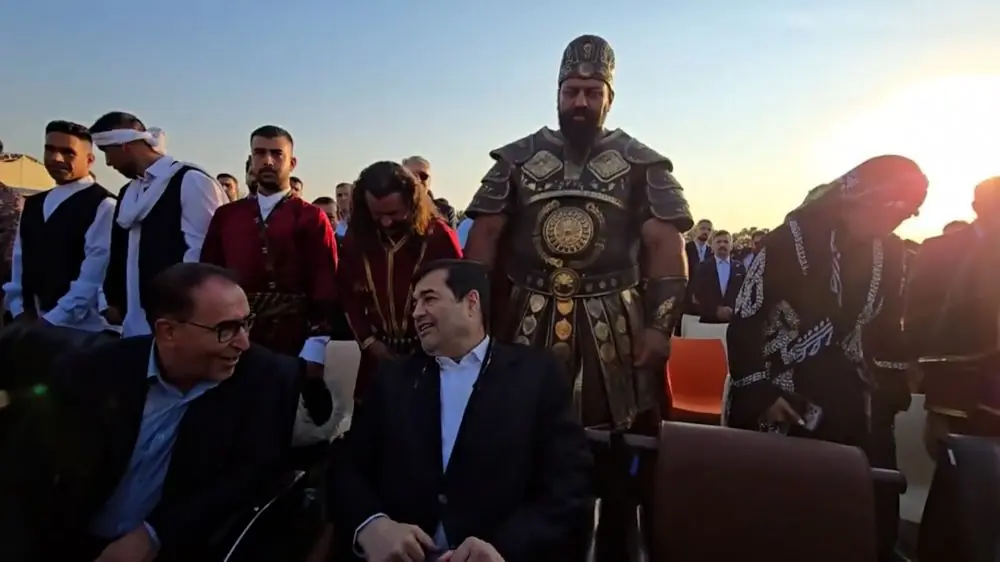  حضور وزیر ورزش و مواجه شدن با قیطاسی یکی از قوی ترین مردان ایران