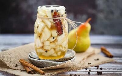 ترشی گلابی خانگی؛ چاشنی متفاوت و خوشطعم برای کنار غذا + طرز تهیه