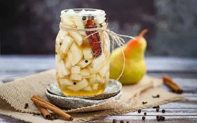 ترشی گلابی خانگی؛ چاشنی متفاوت و خوشطعم برای کنار غذا + طرز تهیه