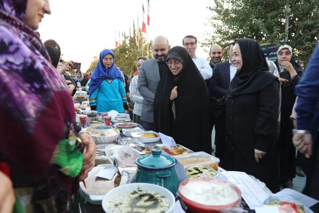 بازدید عضو شورا از نمایشگاه فرهنگی ورزشی بوستان ولایت