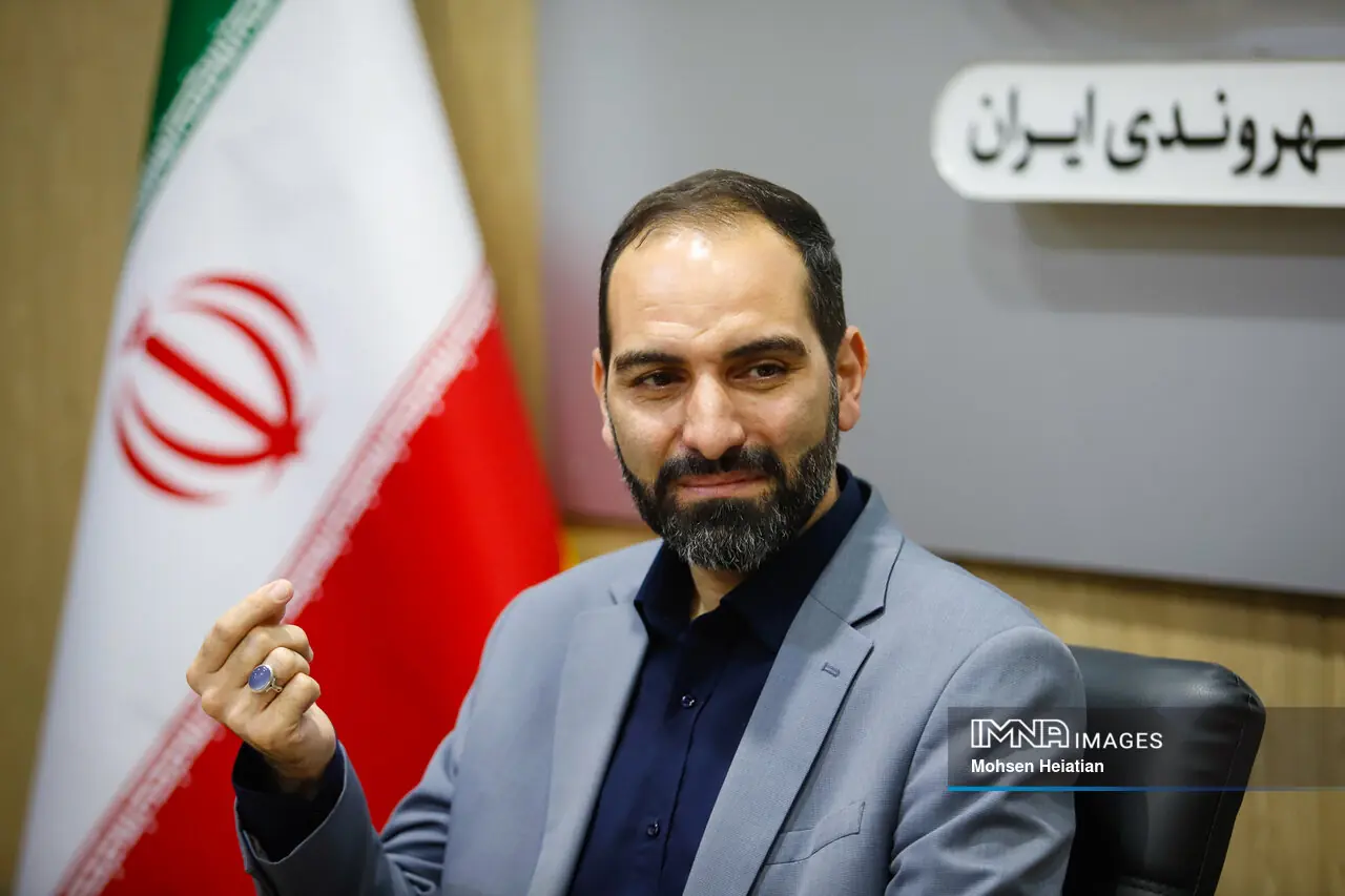 میز خدمت منطقه ۹ اصفهان در نماز جمعه غرب شهر برپا میشود