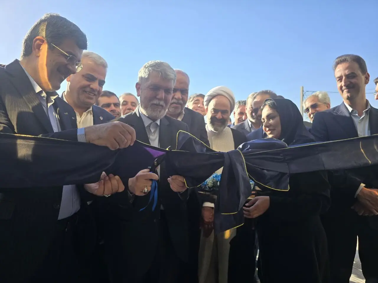  مرکز خدمات جامع سلامت بافق یزد با حضور وزیر فرهنگ و ارشاد افتتاح شد