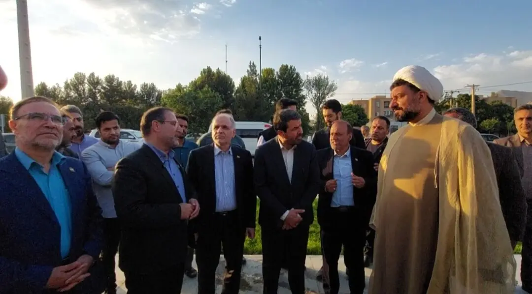  رونمایی از دیوارنگاره مبل، منبت و انگور در ملایر با حضور وزیر دادگستری