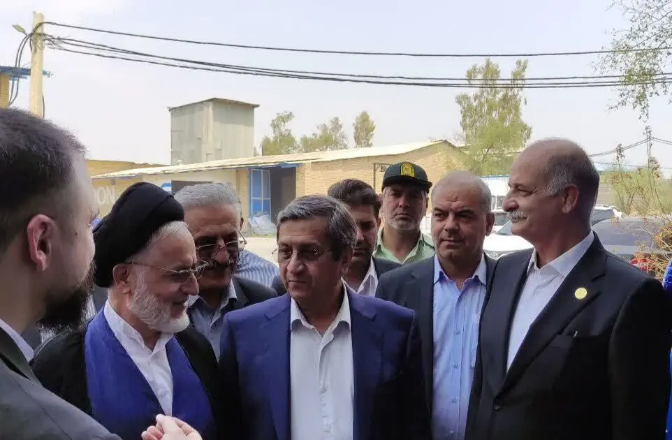 همتی: بانک مرکزی آماده حمایت تسهیلاتی از طرح‌های اقتصادی خوزستان است
