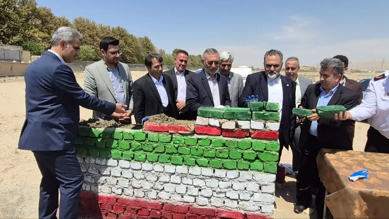همزمان با هفته دولت خشتگذاری مدرسه ۱۵ کلاسه در شریفآباد آغاز شد