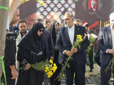 معاون رئیسجمهور با حضور در پاکدشت بر تداوم راه شهدا تأکید کرد