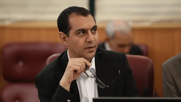 زارع: تراستیها باید بدهی خود را دلاری پس بدهند، نه ریالی
