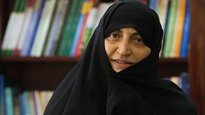  لاله افتخاری، نماینده ادوار مجلس:تندروی، اهانت و تهمت زدن بازی در زمین دشمن است/خداروشکر دو قوه دیگر با رئیس جمهور همراه هستند/دکتر پزشکیان تکیه بر مردم داشته باشد