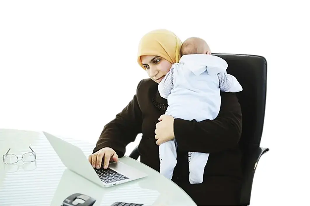  به‌خاطر مادر بودن و کارمند بودن احساس گناه نکن!