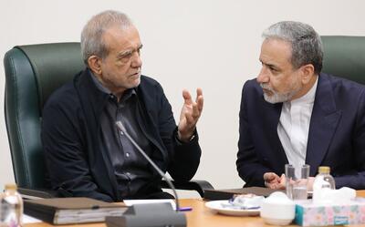 وزارت امور خارجه دستگاه برگزیده جشنواره شهید رجایی شد/ تقدیر پزشکیان از عراقچی +تصویر