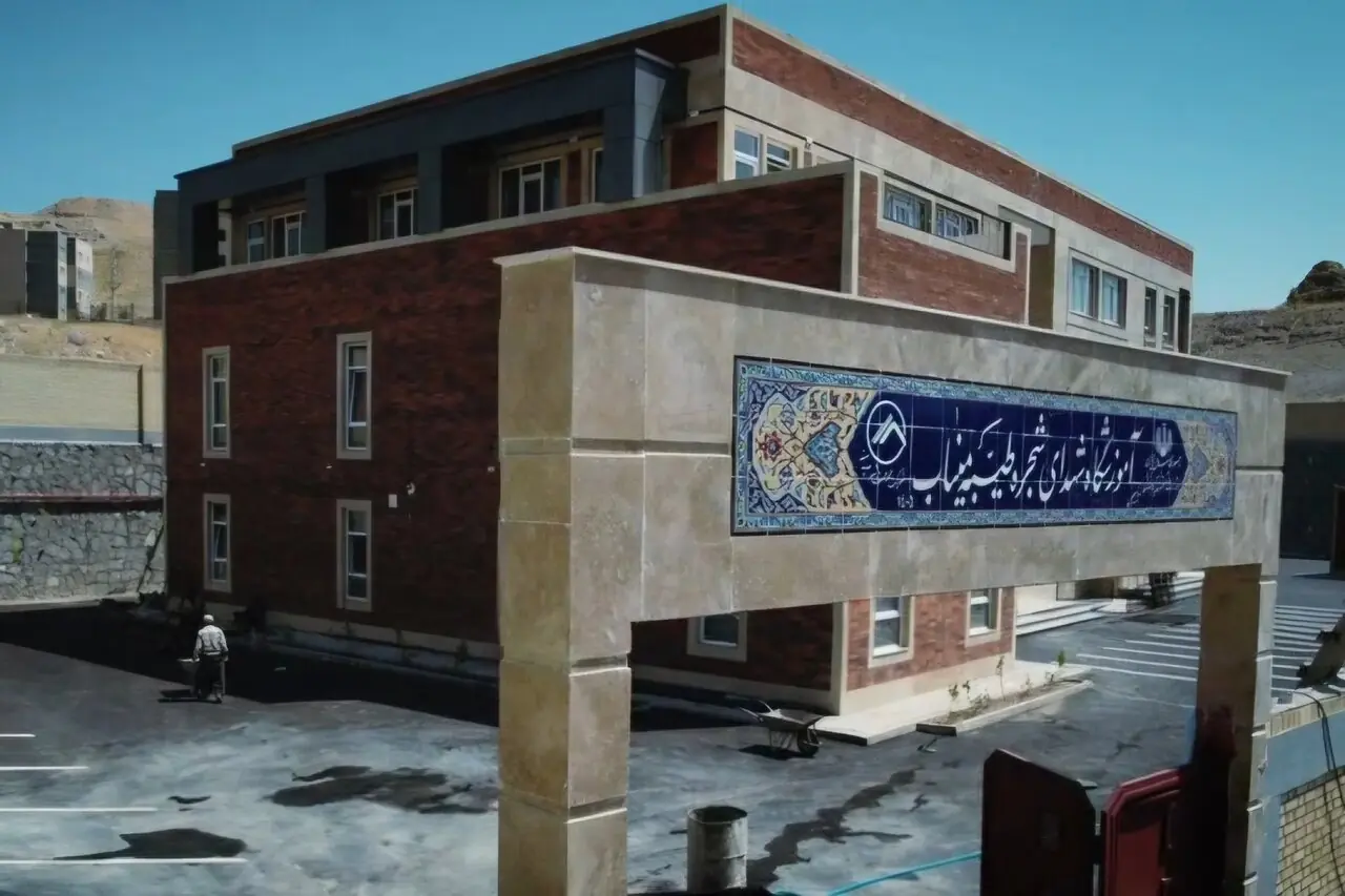 خانمحمدی: ۱۳۰۰ مدرسه آسیبدیده از جنگ بازسازی شد
