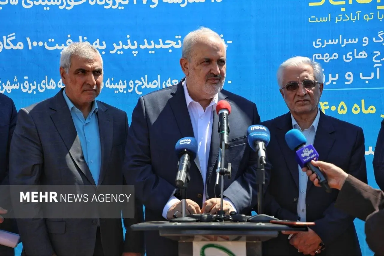 علیآبادی: مردم در توسعه نیروگاههای خورشیدی مشارکت کنند