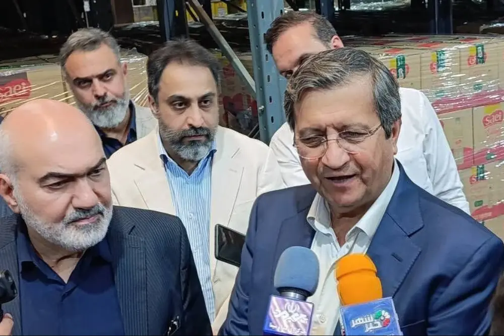 همتی: ارز به اندازه کافی داریم؛ اجازه دلالی و شغلهای کاذب ارزی را نمیدهیم