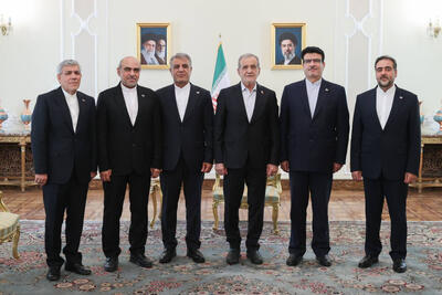 دکتر پزشکیان در آیین بدرقه ۵ سفیر جدید کشورمان: منافع هیچ کشوری با زیادهخواهی تامین نخواهد شد/ رویکرد ایران در عرصه بینالملل همواره صلحطلبانه بوده است