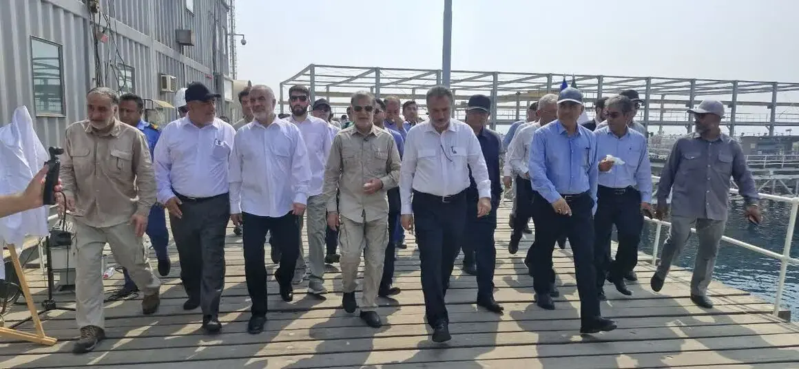 کارکنان صنعت نفت جانانه از منابع کشور دفاع کردند