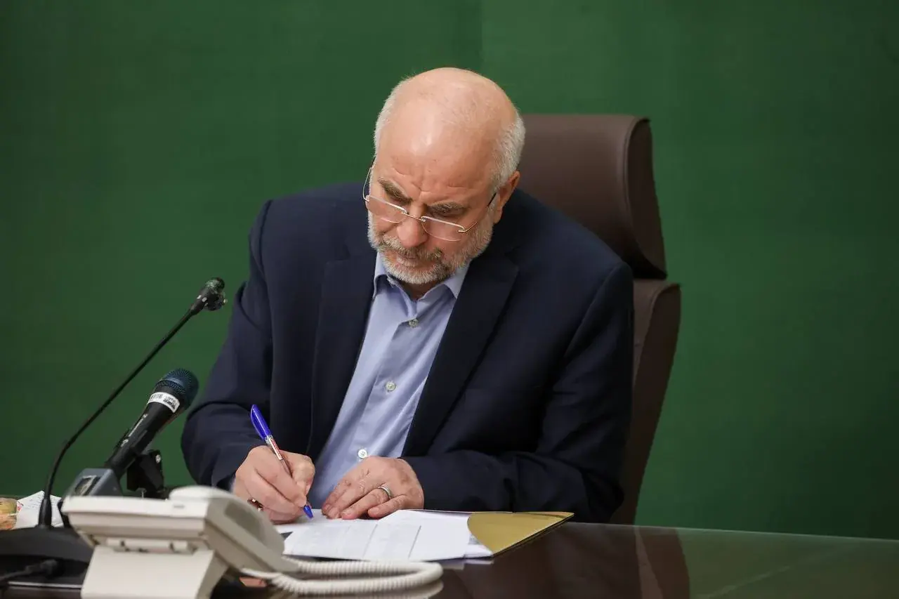 رئیس مجلس: در شرایط جنگ اقتصادی، میزهای خدمت سنگر دفاع ملی هستند