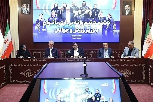 برگزاری نشست تیم ملی وزنهبرداری بانوان با حضور وزیر ورزش