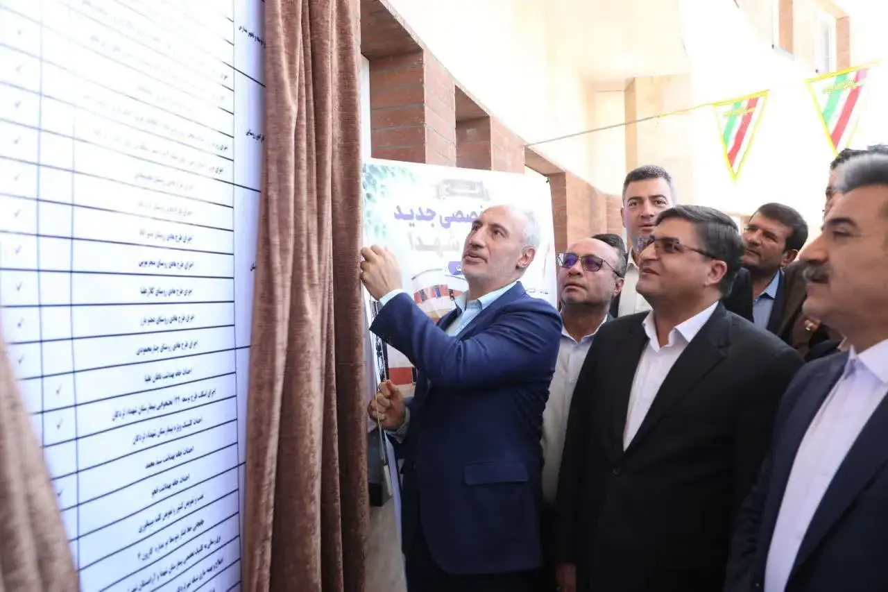 افتتاح و کلنگزنی ۱۵۳ پروژه عمرانی و خدماتی/ از آغاز ساخت توسعه بیمارستان تا بهرهبرداری کلینیک درمانی در لردگان