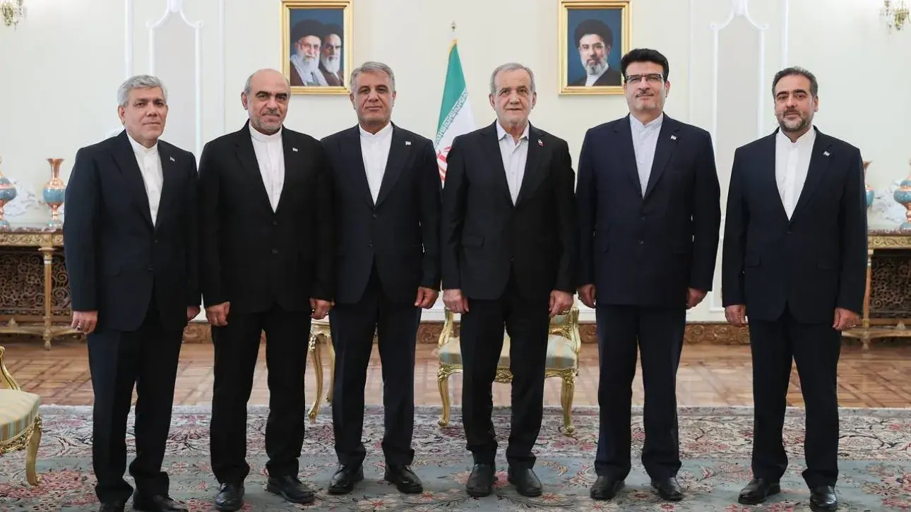 عکس یادگاری سفرای جدید ایران با رئیس جمهور