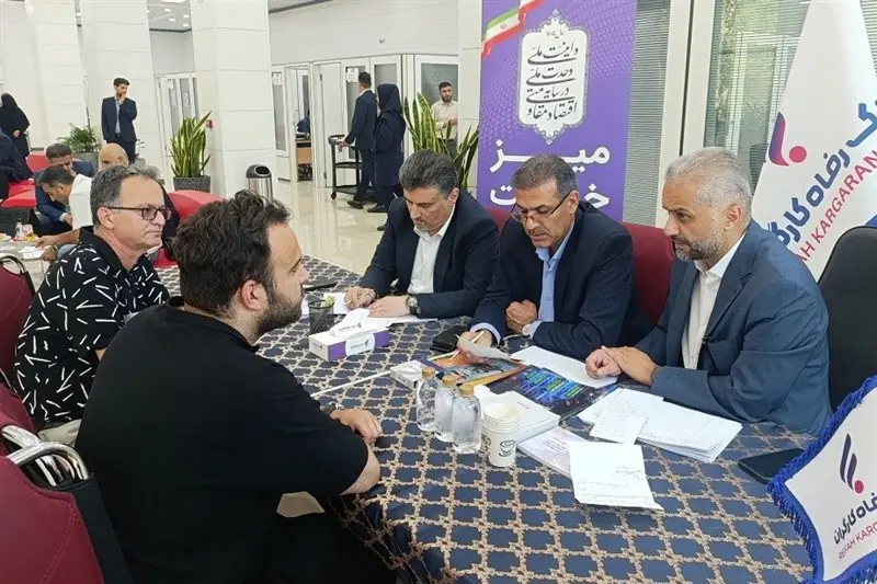گفتوگوی بیواسطه مدیران عالی بانک رفاه کارگران با مردم در هفته دولت - تسنیم