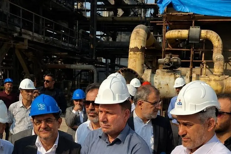 بازدید میدانی وزیر امور اقتصادی و دارایی از پالایشگاه سوم پارس جنوبی - تسنیم