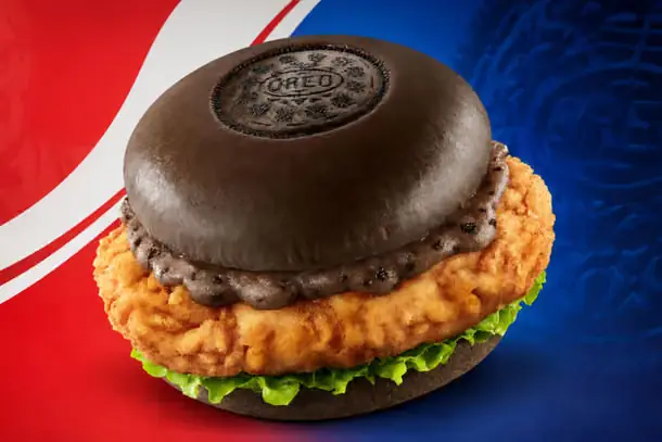 همکاری عجیب KFC و Oreo؛ ساندویچ مرغ با نان بیسکویتی از راه رسید
